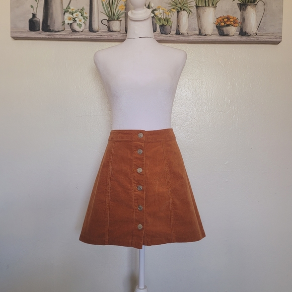 I & M - Burnt Orange Corduroy Skirt Size M - Picture 2 of 11